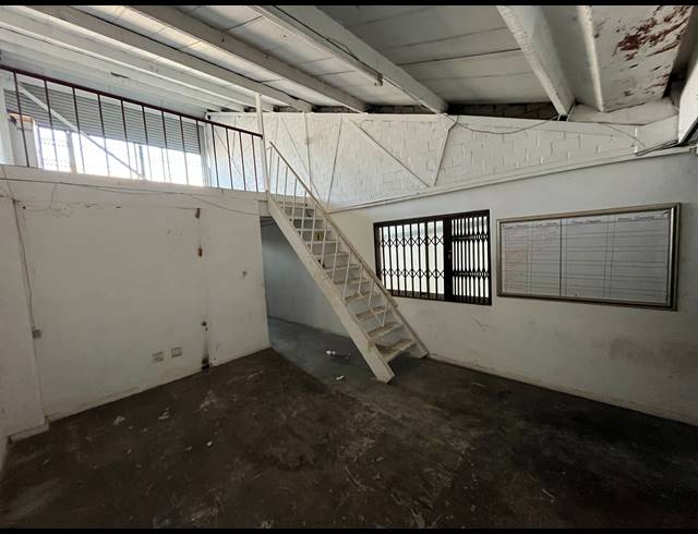 650M² WAREHOUSE TO LET IN PAARDEN EILAND